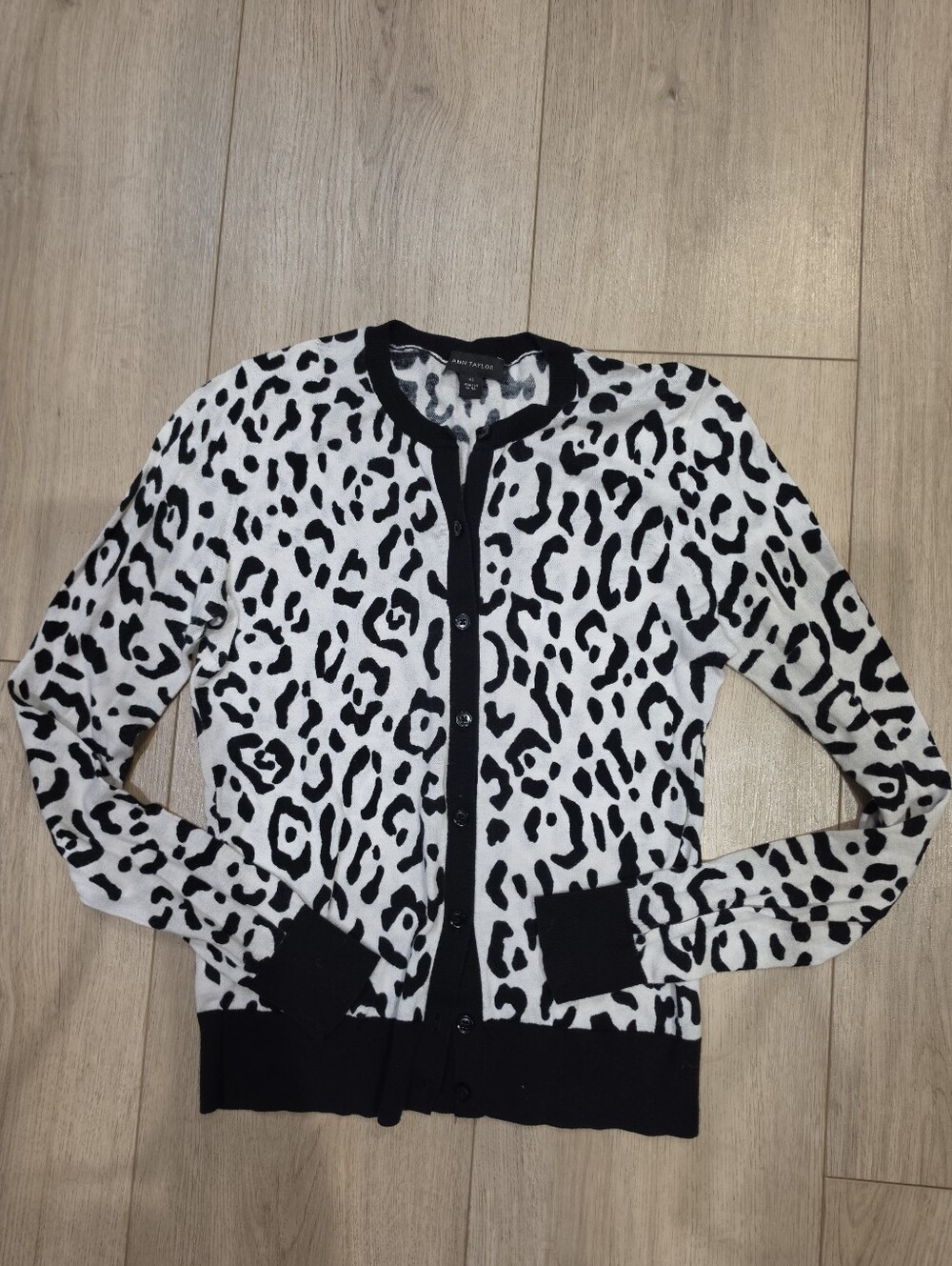 Ann Taylor Leopard Print Button Front Cardigan Sweater Women’s XS Black White
